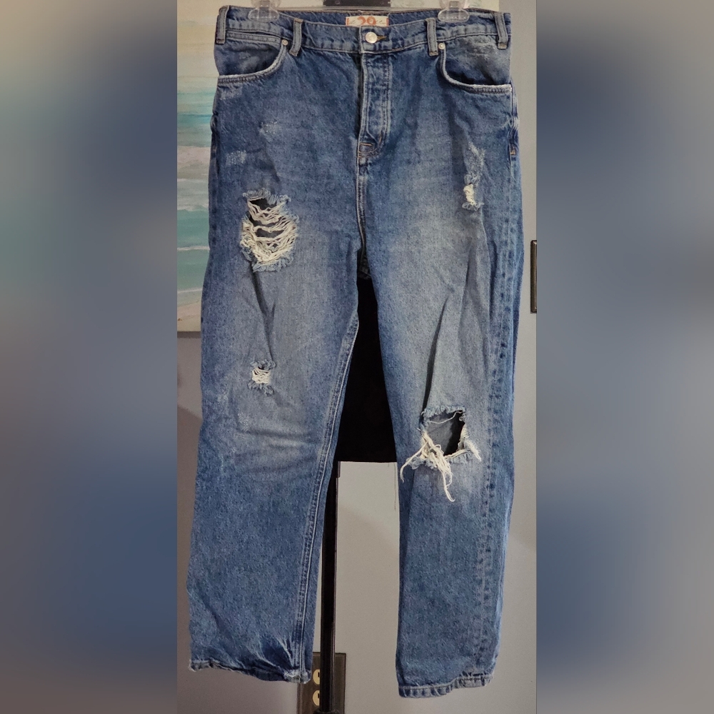 We The Free Distressed Jeans Sz 29